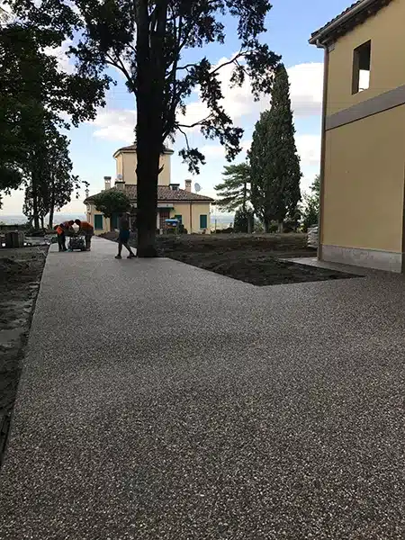 pavimenti-esterni-per-il-parcheggio-della-chiesa